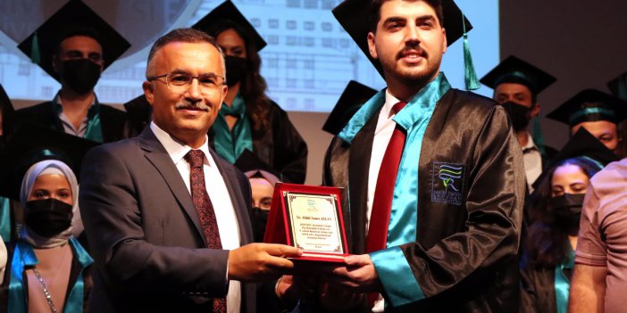 Diş Hekimliği Fakültesinde Mezuniyet Töreni Düzenlendi