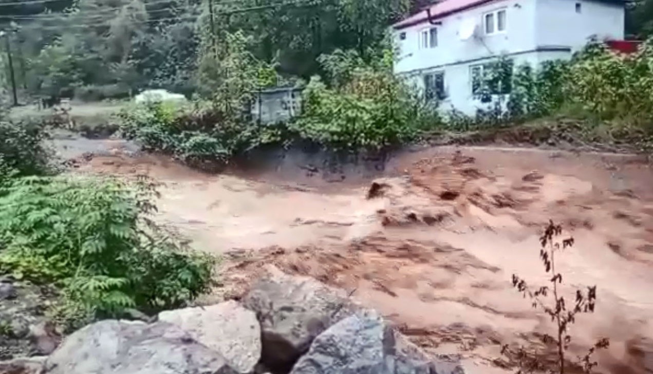 GİRESUN'DA YAĞIŞLAR KORKUTTU