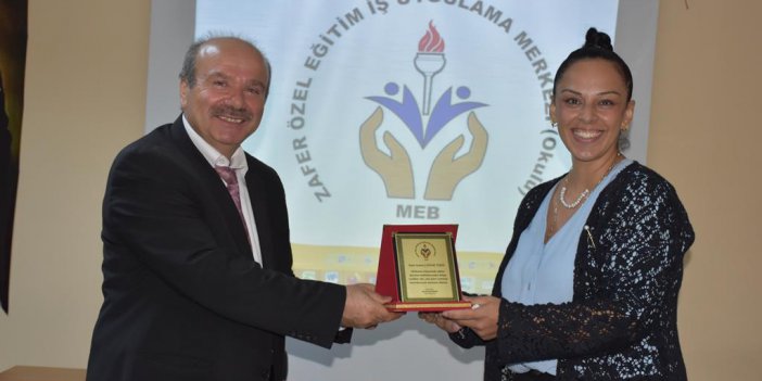 Tayını Çıkan Öğretmenleri Plaketle Uğurladılar