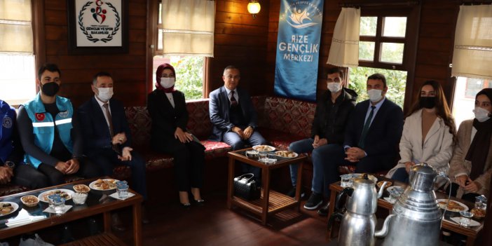 Vali Çeber, Gençlerle Buluştu