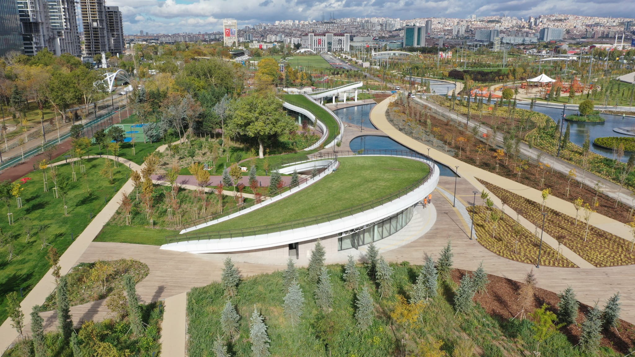 ANKARA AKM MİLLET BAHÇESİNE KAVUŞTU