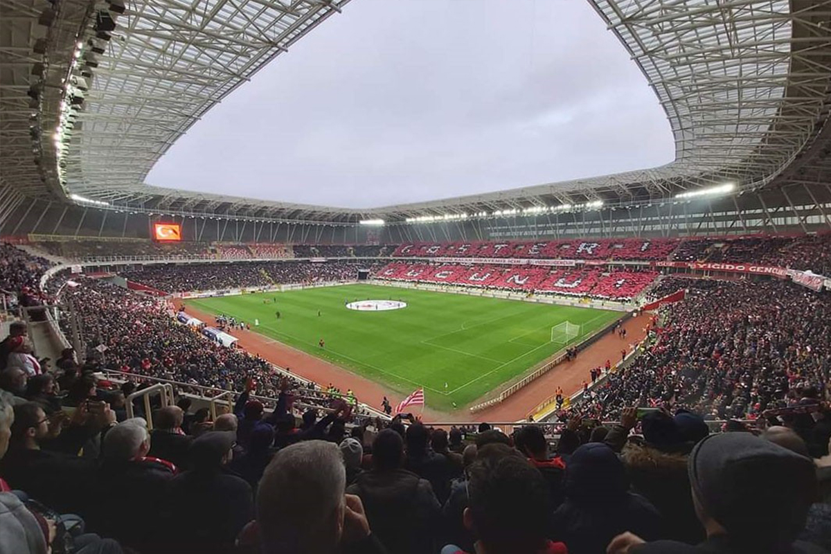 9 KASIM'DAN İTİBAREN STATLARA TAM KAPASİTE SEYİRCİ ALINMAYA BAŞLANACAK