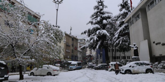 RİZE MERKEZ'DE KAR YOKKEN ARTVİNDE 125 KÖY YOLU ULAŞIMA KAPANDI