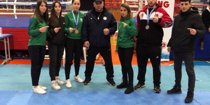 Ç.Rizespor Ordu'da Düzenlenen Kick Boks Şampiyonasından madalyalarla döndü