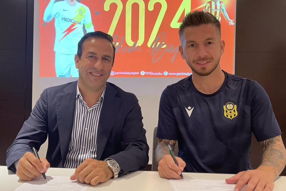 Hem futbol sorumlusu Hem de Futbolcu Olarak Takımda Görev Alacak
