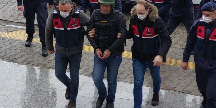 Arazi Anlaşmazlığı Nedeniyle Hakimin Gözü Önünde 13 Kurşunla Akrabasını Öldürdü