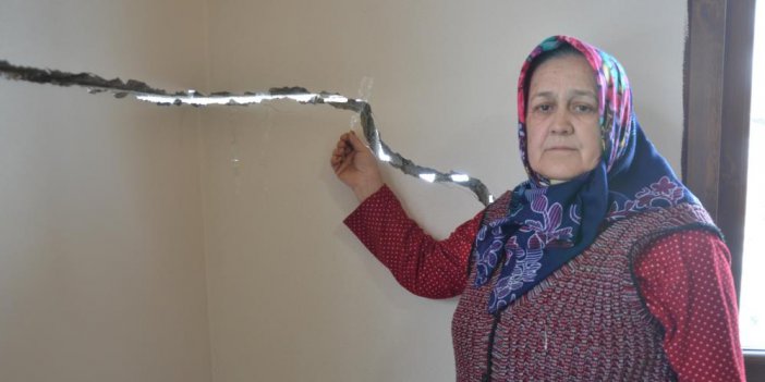Komşularının yardımıyla ev yapıldı yeni taşındıkları evlerinden çıkmak zorunda kaldılar