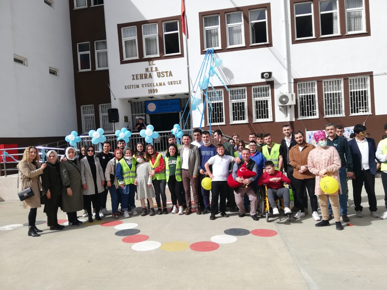 RİZE'DE OTİZM GÜNÜ’NDE ÇOCUKLAR DOYASIYA EĞLENDİ