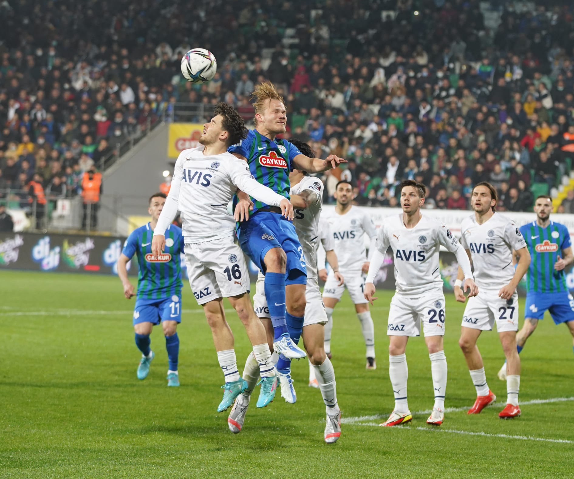 Ç.RİZESPOR EVİNDE FENERBAHÇE'YE FARKLI YENİLDİ