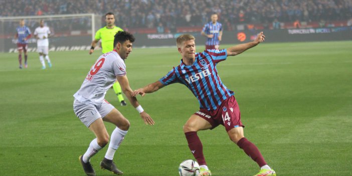 Trabzonspor Adım adım şampiyonluğa , İlk yarıda Trabzon Antalya karşısında 1- 0 önde