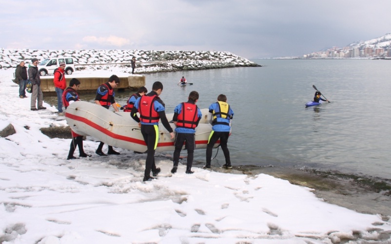 Kar`da Rafting Bir Başka