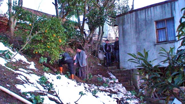 Pazar'da toprak altında esrarengiz duman!