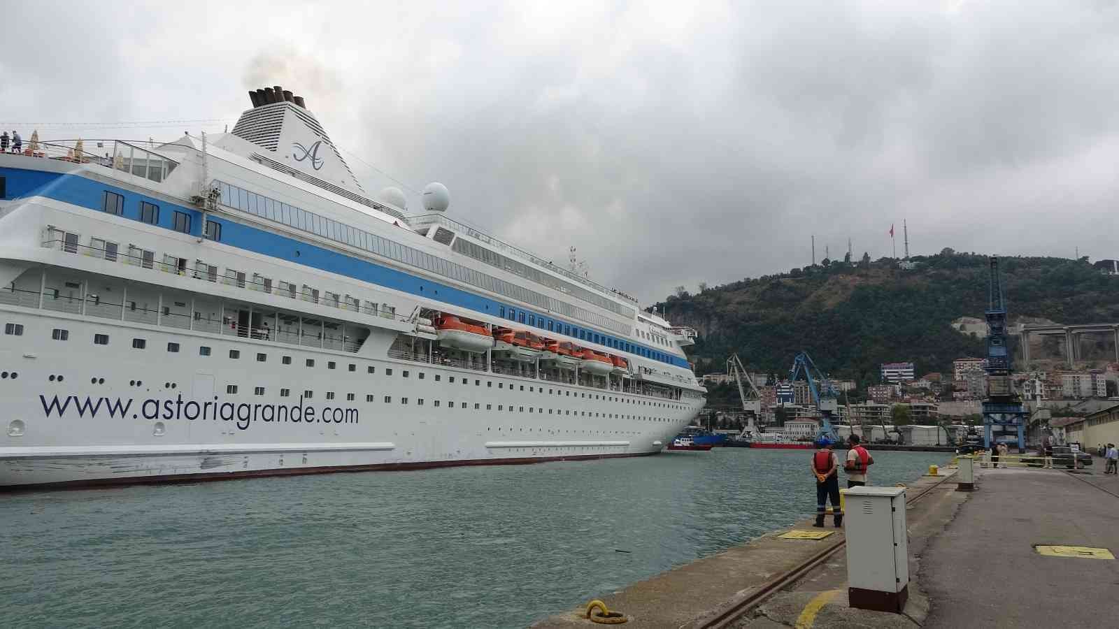 Trabzon'da 5 yıl aradan sonra bir ilk , Liman Kruvaziyer Gemisini Ağırladı