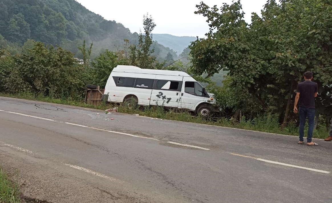 Ordu’da Mevsimlik Fındık İşçilerini Taşıyan Minibüs Kaza Yaptı: 13 Yaralı