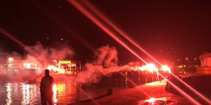 Rizeli Balıkçılar Havai Fişek Ve Meşalelerle Denize Açıldı