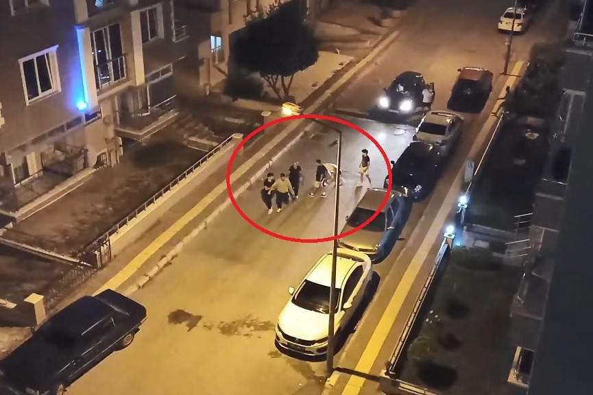Samsun'da Yolunu Kestikleri Genci Sokak Ortasında Darp Ettiler