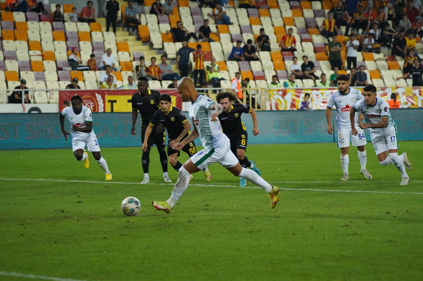 Ç.RİZESPOR DEPLASMANDA YENİ MALATYASPOR'U 4 - 0 MAĞLUP ETTİ