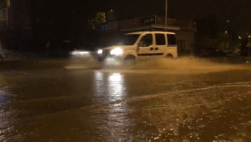 Rize’de Şiddetli Sağanak Etkili Oldu
