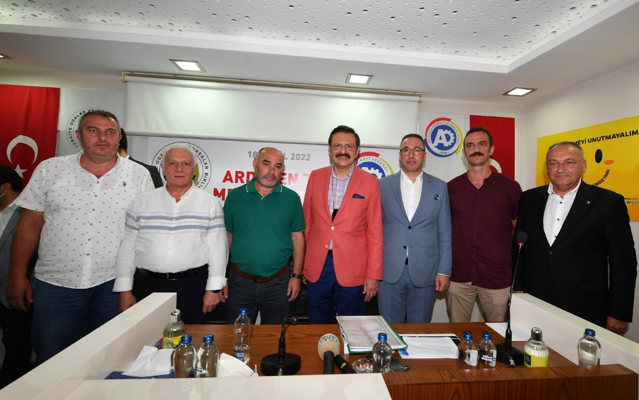 TOBB BAŞKANI RIFAT HISARCIKLIOĞLU ARDEŞEN TSO'U ZİYARET ETTİ