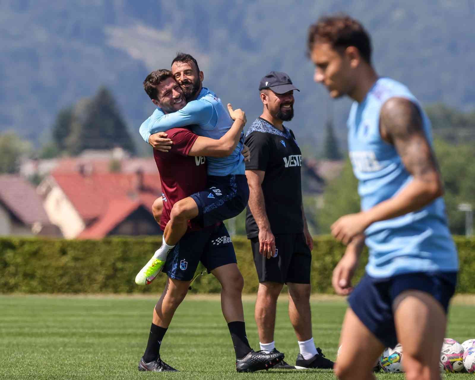 TRABZONSPOR'UN ORTA SAHA OYUNCUSU MANOLİS SİOPİS, ENERJİSİYLE TAKIMA MORAL VERİYOR