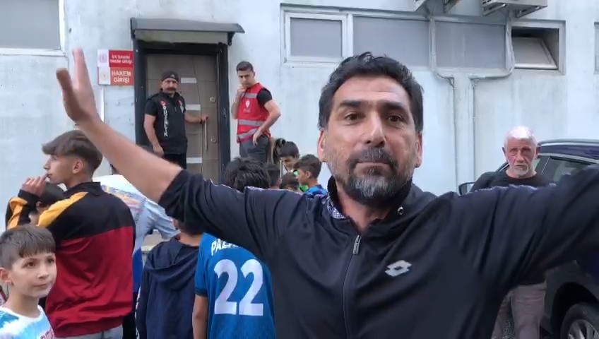 PAZARSPOR TEKNİK DİREKTÖRÜ MUSTAFA KALAFATOĞLU "BENDEN BU KADAR " DİYEREK İSTİFA ETTİ