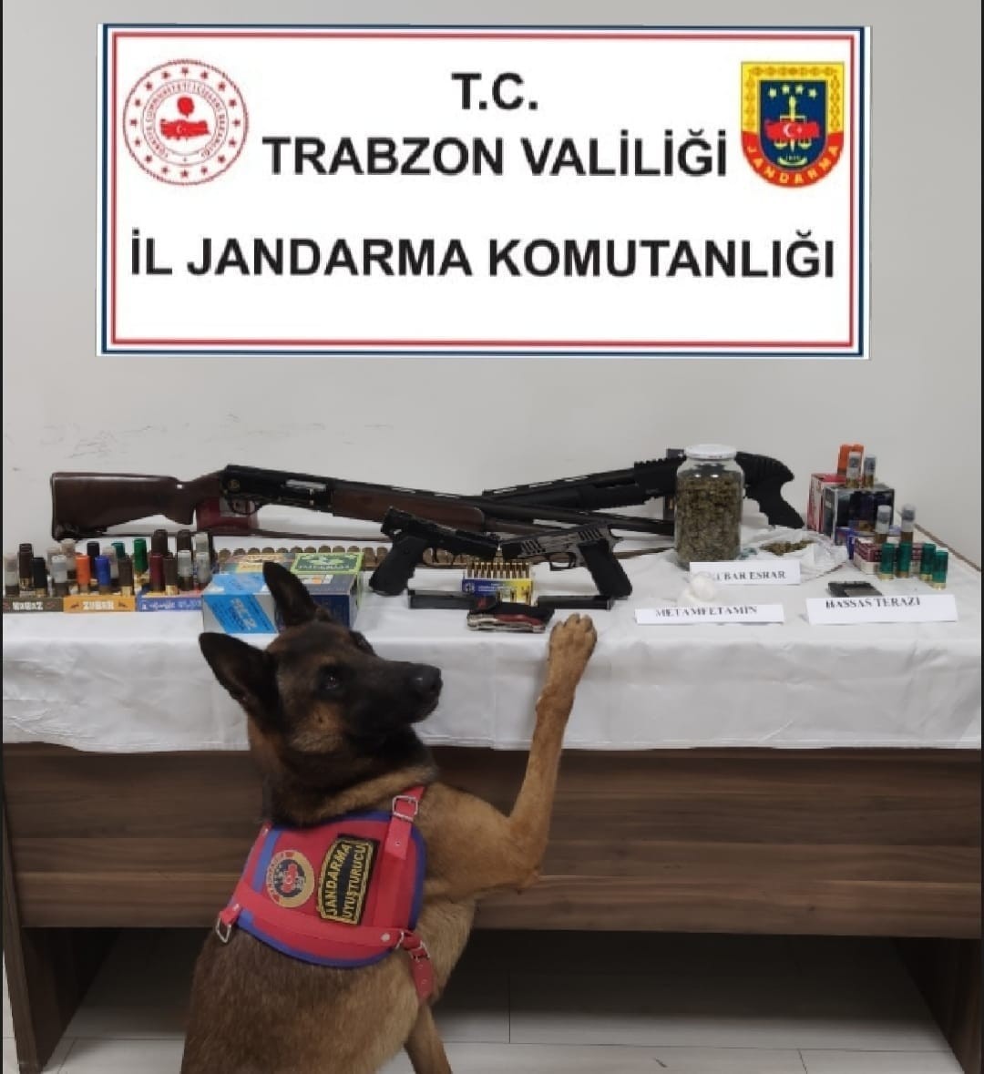 TRABZON'UN OF İLÇESİNDE BİR UYUŞTURUCU SATICISI GÖZALTINA ALINDI
