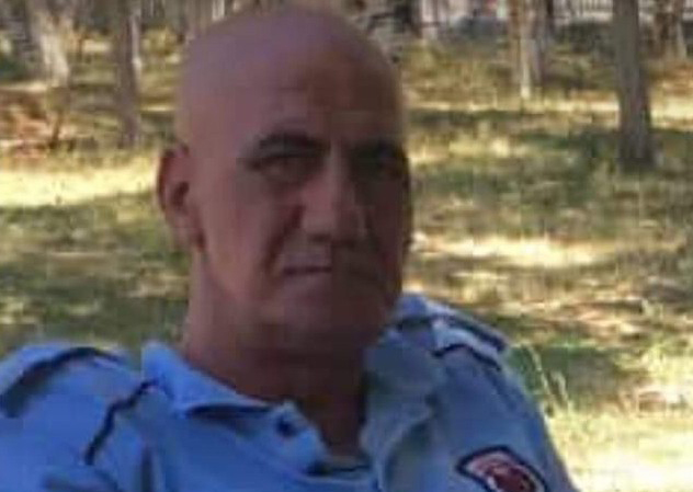 ERZURUM'DA BİR CEZAEVİNDE İNFAZ MEMURU OLARAK ÇALIŞAN TURGAY KINALI İSİMLİ ŞAHIS, ESKİ BİR HÜKÜMLÜ OLAN YILMAZ Ç. TARAFINDAN SOKAK ORTASINDA BIÇAKLANARAK ÖLDÜRÜLDÜ