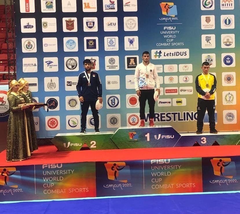 SAMSUN'DA DÜZENLENEN ÜNİVERSİTELERARASI DÜNYA GÜREŞ ŞAMPİYONASI'NDA ERZURUM BÜYÜKŞEHİR BELEDİYESİ GENÇLİK SPOR KULÜBÜ SPORCUSU FARUK KIRTEPE, 70 KİLOGRAMDA DÜNYA ŞAMPİYONU OLDU