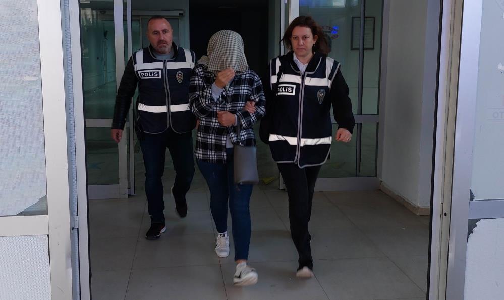 SAMSUN'DA KOM POLİSİ TARAFINDAN ŞAFAK VAKTİ 29 ADRESİ DÜZENLENEN EŞ ZAMANLI OPERASYONDA GÖZALTINA ALINAN 22 KİŞİ İLE BİRLİKTE GÜMRÜK KAÇAĞI ÇOK SAYIDA TÜTÜN MAMULLERİ VE MALZEMELERİ ELE GEÇİRİLDİ