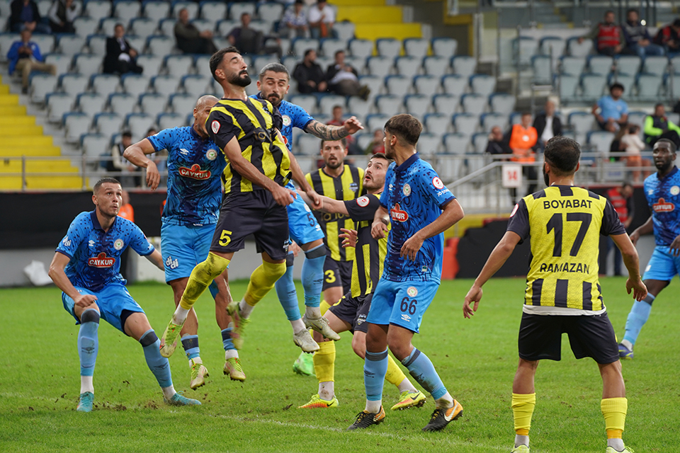 ÇAYKUR RİZESPOR ZİRAAT TÜRKİYE KUPASI 3.TUR ELEME MAÇINDA BOYABAT 1868 SPOR'U 3-0 MAĞLUP EDEREK BİR ÜST TURA YÜKSELDİ