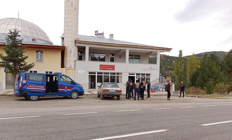 GİRESUN'UN ALUCRA İLÇESİNE BAĞLI AKTEPE KÖYÜ MUHTARLIĞINA SİLAHLI SALDIRI DÜZENLENDİ