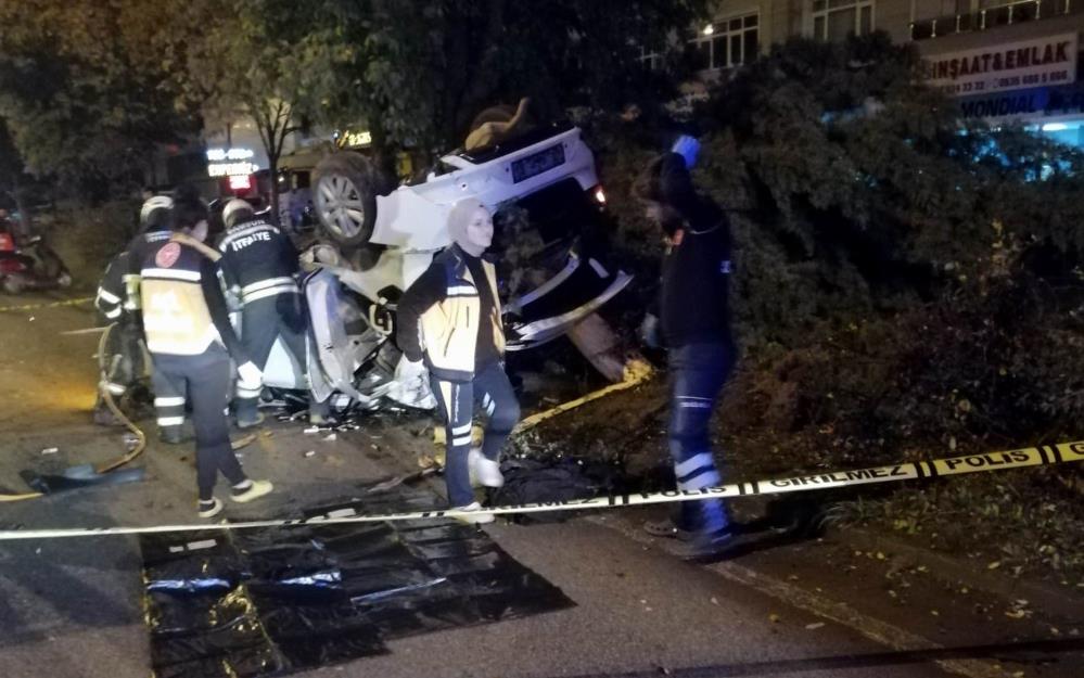SAMSUN'DA OTOMOBİLİN AĞACA ÇARPIP TAKLA ATMASI SONUCU MEYDANA GELEN TRAFİK KAZASINDA KARI-KOCA OLAY YERİNDE HAYATINI KAYBETTİ