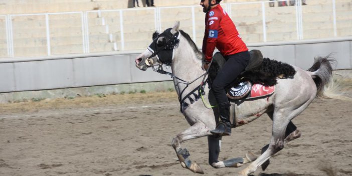 ERZURUM'DA GELENEKSEL SPOR DALLARINDAN OLAN CİRİT MAÇLARI OYNANMAYA DEVAM EDİYOR. 1. LİG'DE BOY ÖLÇÜŞEN TAKIMLAR BİRBİRLERİYLE KIYASIYA MÜCADELE EDİYOR