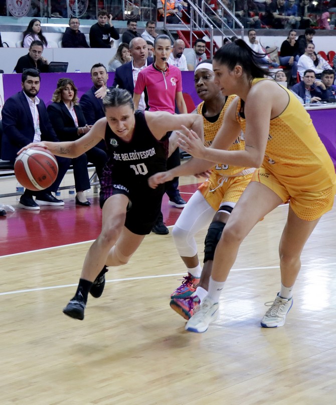 HENÜZ GALİYETLE TANIŞAMAYAN RİZE BELEDİYESİ KADIN BASKET TAKIMI MELİKGAZİ KAYSERİ BASKETBOL'A 80 - 78 MAĞLUP OLDU