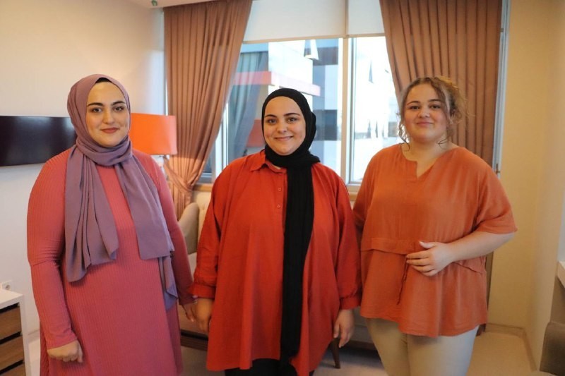 SAMSUN'DA 100 KİLONUN ÜZERİNDE OLAN 3 KIZ KARDEŞ AYNI GÜN OBEZİTE AMELİYATI OLDU