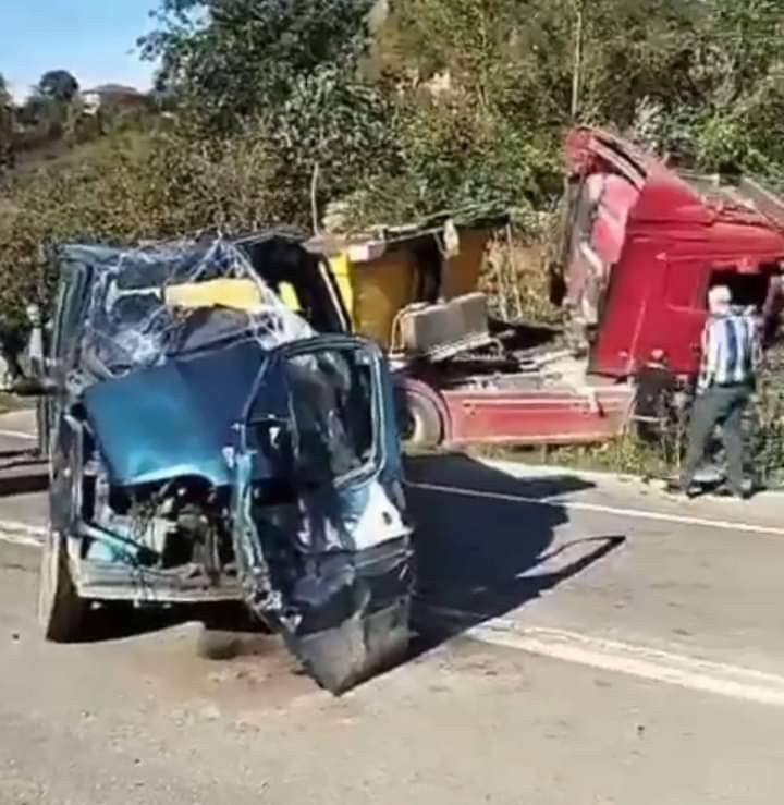 ORDU’DA OTOMOBİL İLE ÇEKİCİNİN ÇARPIŞTIĞI TRAFİK KAZASINDA BİR KİŞİ HAYATINI KAYBETTİ , BİR KİŞİ DE YARALANDI