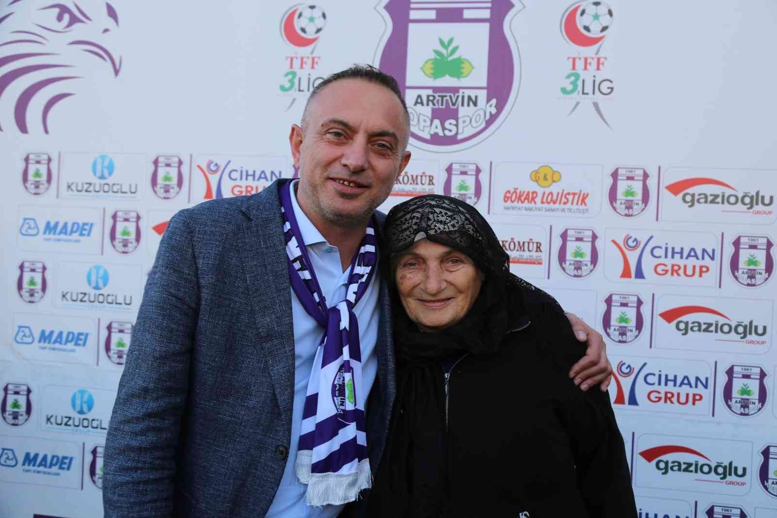 TFF 3. LİG 3. GRUP'TA MÜCADELE EDEN ARTVİN HOPASPOR, HAFTA SONU SAHASINDA OYNADIĞI GÜZEL FUTBOLLA FATSA BELEDİYESPOR'U 1-0 YENDİ