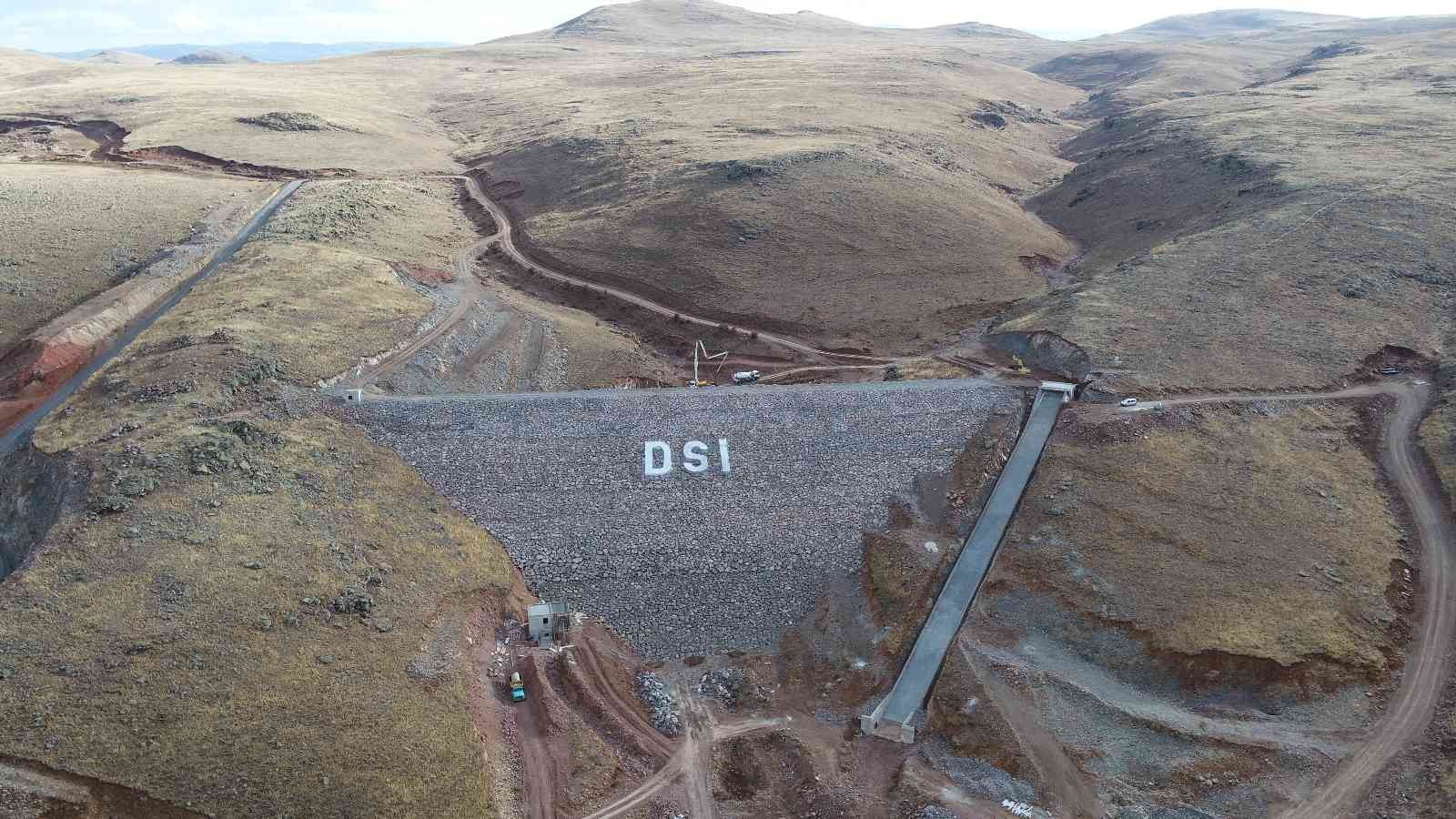 DSİ GENEL MÜDÜRÜ PROF. DR. LÜTFİ AKCA , ERZURUM MERKEZ YAKUTİYE KÖŞK BARAJINDA ÇALIŞMALARIN TAMAMLANARAK 3 KASIM 2022 TARİHİ İTİBARİYLE SU TUTULMAYA BAŞLANILDI