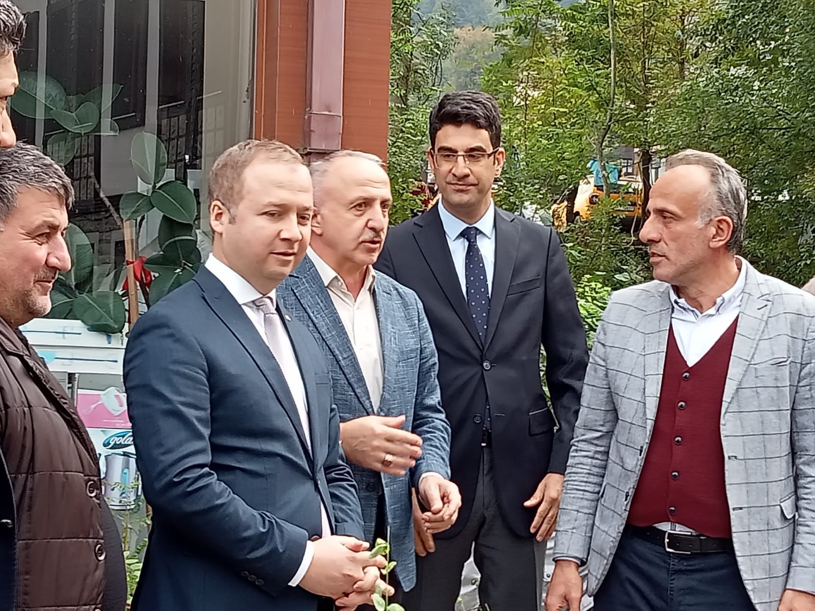 RİZE GÜNEYSU ZİRAAT ODASI ARICILIĞIN GELİŞMESİNDE KATKISI OLAN SOFATA SUMAK VE PAVLONYA FİDANI DAĞITIMI GERÇEKLEŞTİRDİ