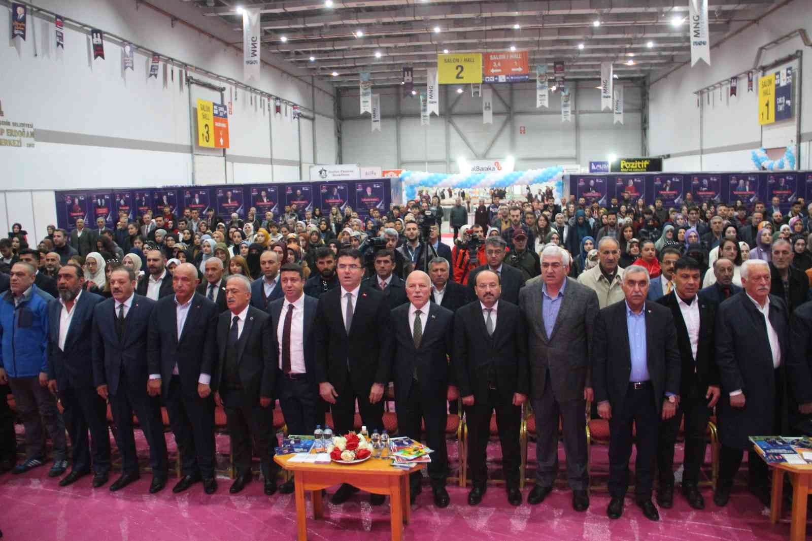 ERZURUM'DA DOĞU ANADOLU KİTAP FUARI ÜNLÜ YAZARLARIN DA KATILDIĞI TÖRENLE BAŞLADI