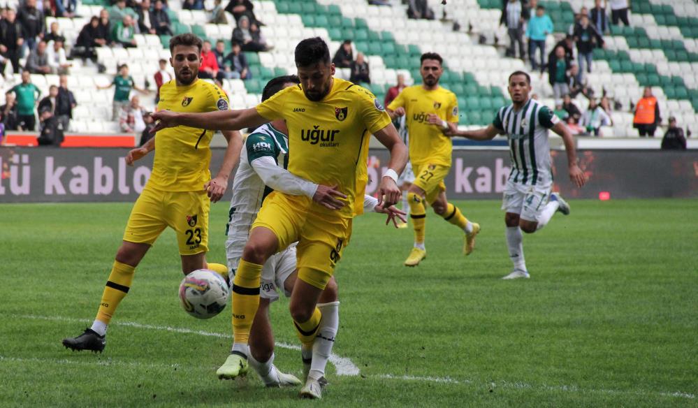 SPOR TOTO SÜPER LİG’İN 13. HAFTASINDA GİRESUNSPOR, İSTANBULSPOR’U KONUK ETTİ. KARŞILAŞMA GİRESUNSPOR'UN 3-2'LİK ÜSTÜNLÜĞÜYLE SONA ERDİ