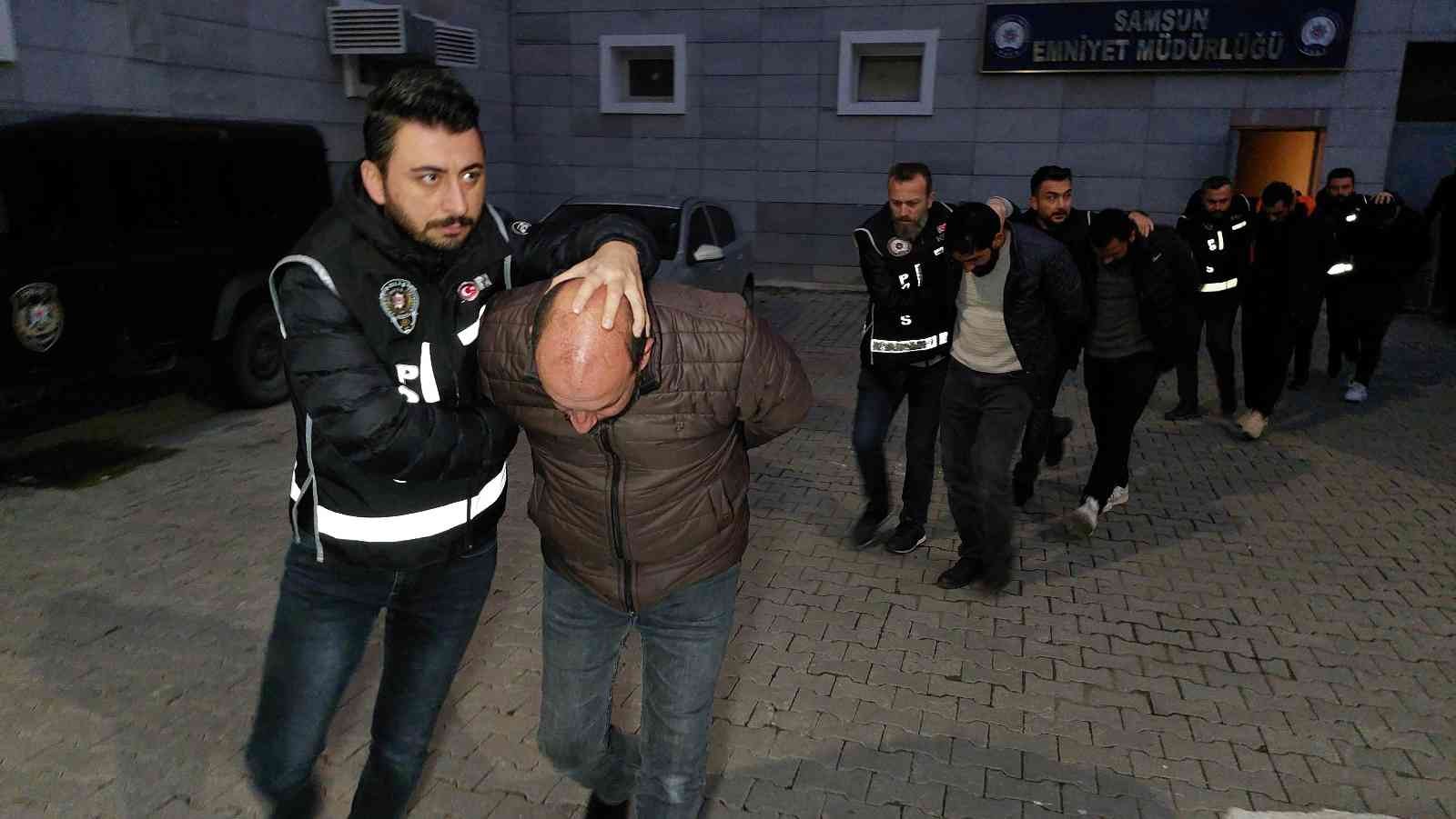 SAMSUN'DA BAFRA TİCARET BORSASININ KURŞUNLANMASI VE DAHA SONRA DA BAŞKAN ADAYININ SİLAHLA YARALANMASI OLAYINA KARIŞAN SUÇ ÖRGÜTÜNE YÖNELİK DÜZENLENEN OPERASYONDA GÖZALTINA ALINAN 5 KİŞİ ADLİYEYE SEVK EDİLDİ