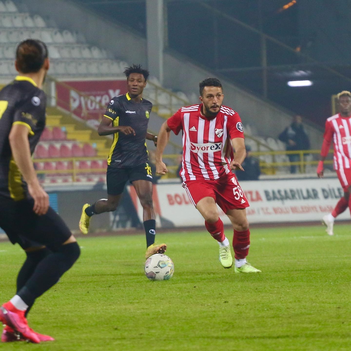 SPOR TOTO 1. LİG'İN 13.HAFTASINDA BOLUSPOR , KONUT ETTİĞİ YENİ MALATYASPOR'U 1 - 0 MAĞLUP ETTİ