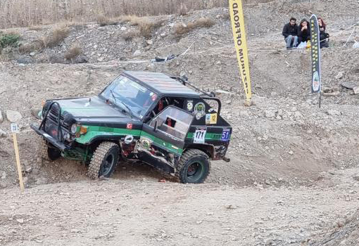 ARTVİN'İN YUSUFELİ İLÇESİNDE 7.'Sİ DÜZENLENEN OFF-ROAD YARIŞLARINDA YARDIMCI PİLOT, ARACI DÜZGÜN KULLANMADIĞI GEREKÇESİYLE PİLOTU SOPAYLA KOVALADI