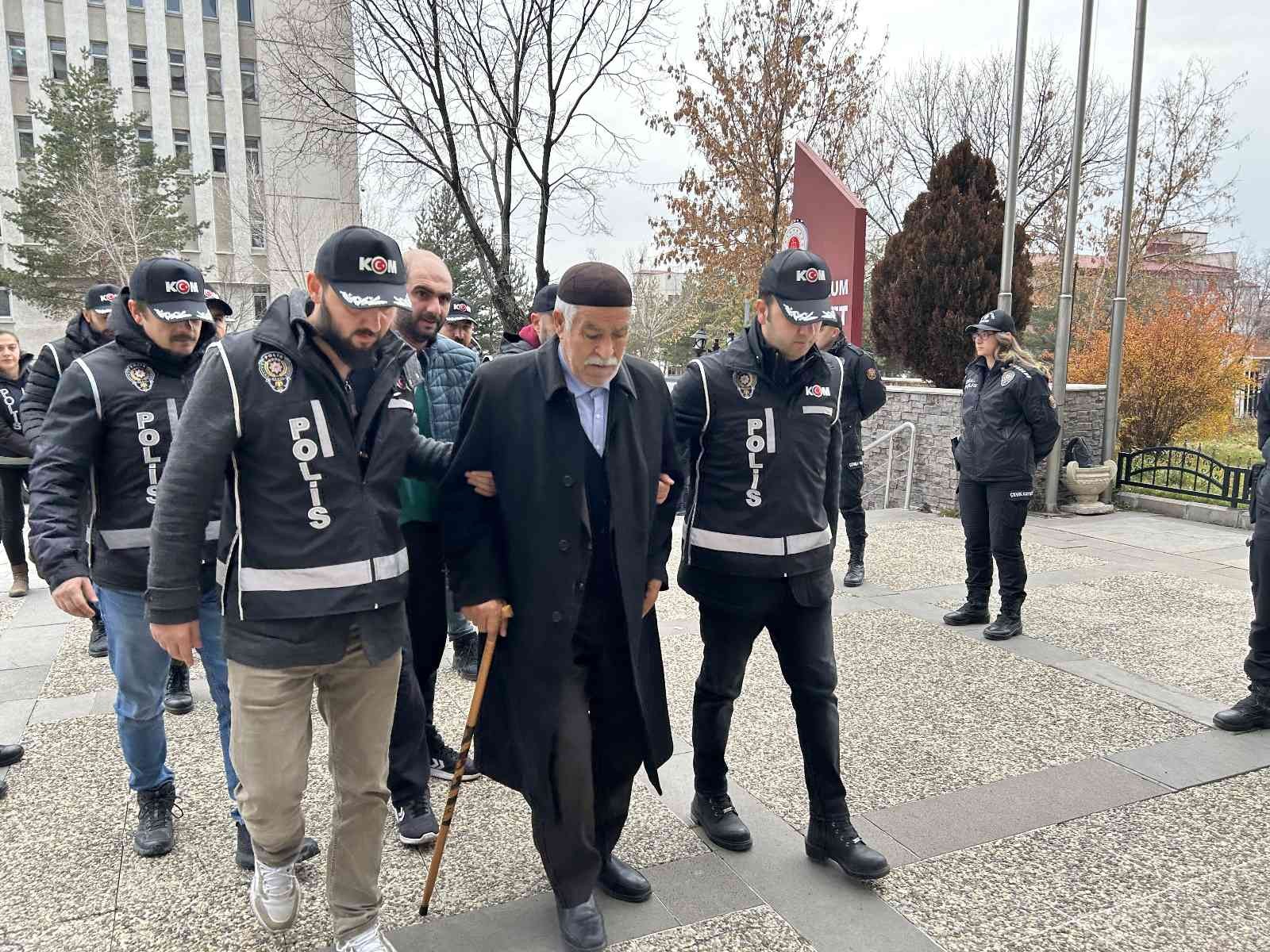 EMNİYET GENEL MÜDÜRLÜĞÜ KAÇAKÇILIK VE ORGANİZE SUÇLARLA MÜCADELE (KOM) BAŞKANLIĞI KOORDİNESİNDE 50 İLDE BAŞLATILAN "GİRDAP" OPERASYONU ÇERÇEVESİNDE ERZURUM'DA 7 KİŞİ GÖZALTINA ALINDI