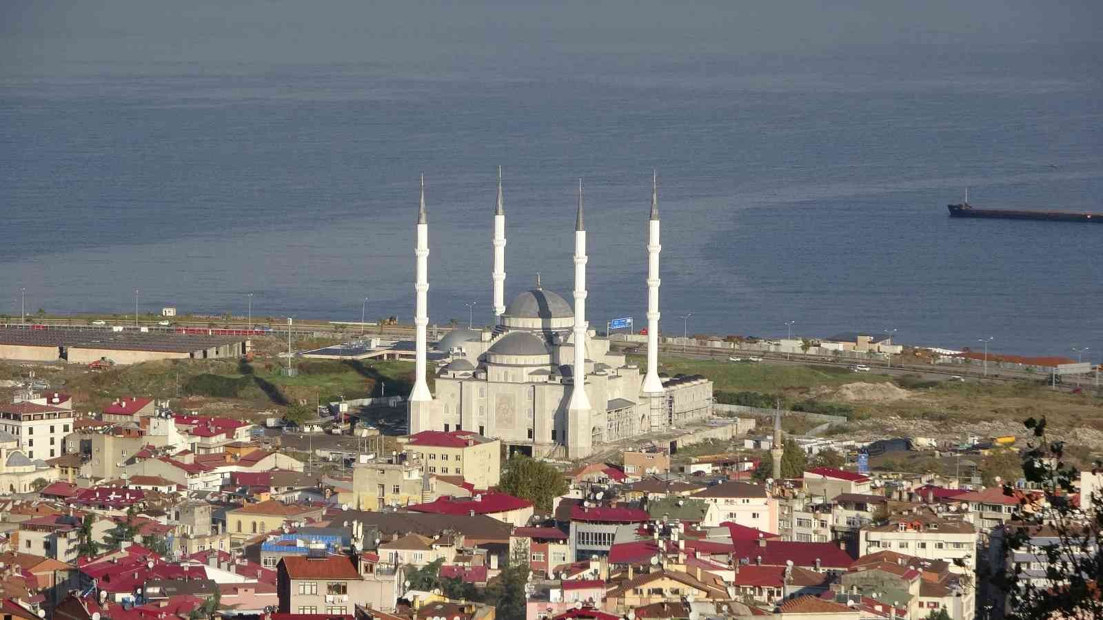 TRABZON'UN ORTAHİSAR İLÇESİNDE YAPIMI DEVAM EDEN DOĞU KARADENİZ BÖLGESİ'NİN EN BÜYÜK CAMİ VE KÜLLİYESİ İNŞAATI SÜRÜYOR