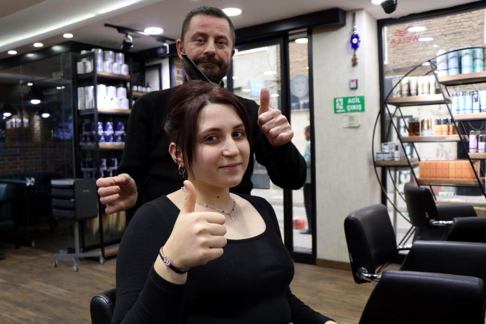 SAMSUN KADIN KUAFÖRLERİ ODASI BAŞKANI SAVAŞ KİRAZ, FİYAT TARİFESİNE ARTAN MALİYETLER NEDENİYLE 4 YIL ARADAN SONRA İLK KEZ ZAM YAPTIKLARINI VE FİYATLARIN ORTALAMA YÜZDE 50 ORANINDA ARTTIĞINI SÖYLEDİ