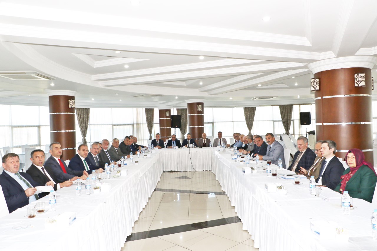 RİZE İL GENEL MECLİSİ KASIM AYI OLAĞAN TOPLANTILARININ 16. BİRLEŞİMİNE, İL MİLLİ EĞİTİM MÜDÜRÜ ENGİN EMEN KONUK OLDU. RİZE’NİN EĞİTİMDEKİ YATIRIMLARINI GÜNDEME ALINDI