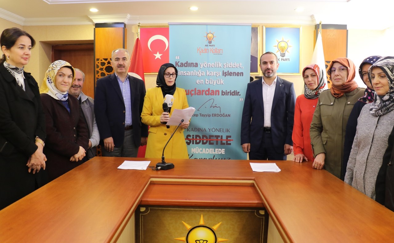 AK PARTİ RİZE İL KADIN KOLLARI BAŞKANI SEMA YAĞCITEKİN: “SAYIN CUMHURBAŞKANIMIZ, GENEL BAŞKANIMIZ RECEP TAYYİP ERDOĞAN’IN DA SIK SIK TEKRARLADIĞI GİBİ KADINA ŞİDDETİN, İNSANLIĞA İHANET OLDUĞUNU BİR KEZ DAHA HAYKIRIYORUZ” DED