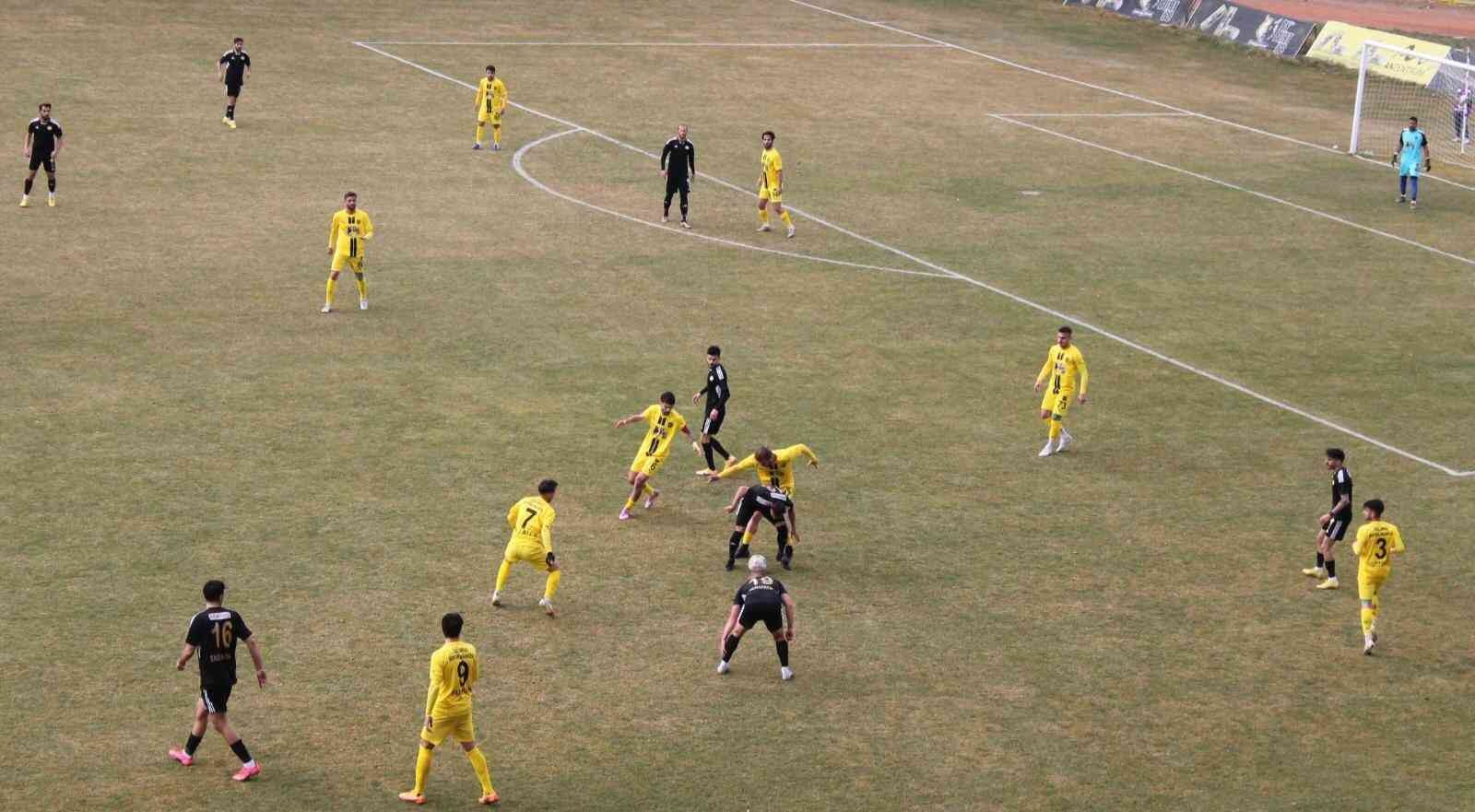 TFF 2. LİG BEYAZ GRUPTA MÜCADELE EDEN BAYBURT ÖZEL İDARE SPOR , LİGİN 16'INCI HAFTASDA ESENLER EROKSPOR'A 7 - 0 MAĞLUP OLDU